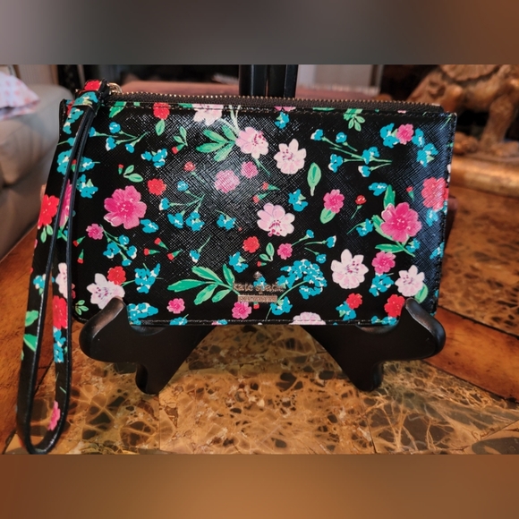 Kate Spade wallet with wristlet strap - Picture 2 of 8